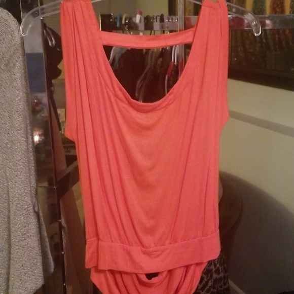 Backless Half Top - Picture 4 of 4